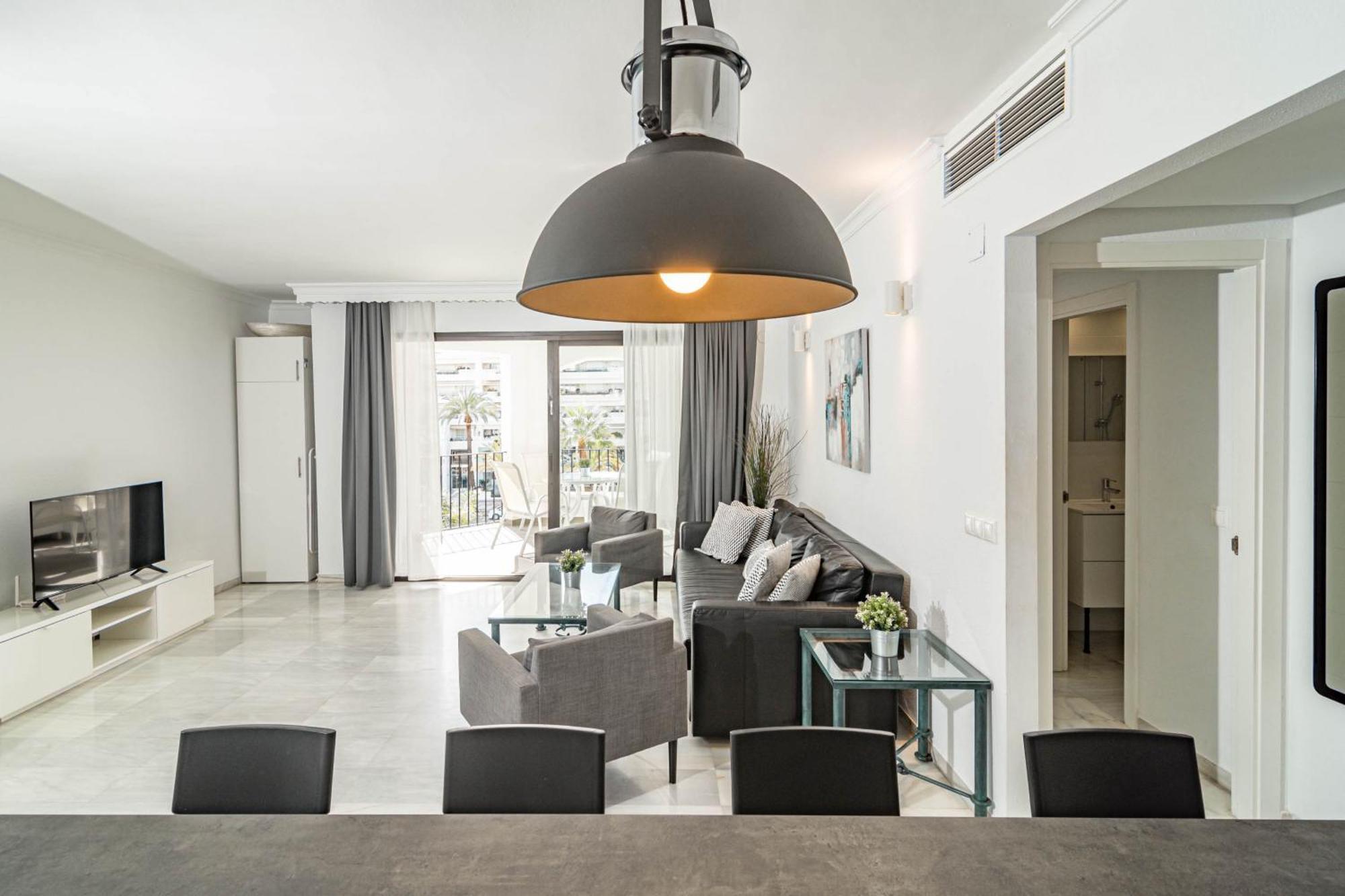 Harbor Getaway In The Heart Of Puerto Banus With Walking Dictance To Everything Appartement *