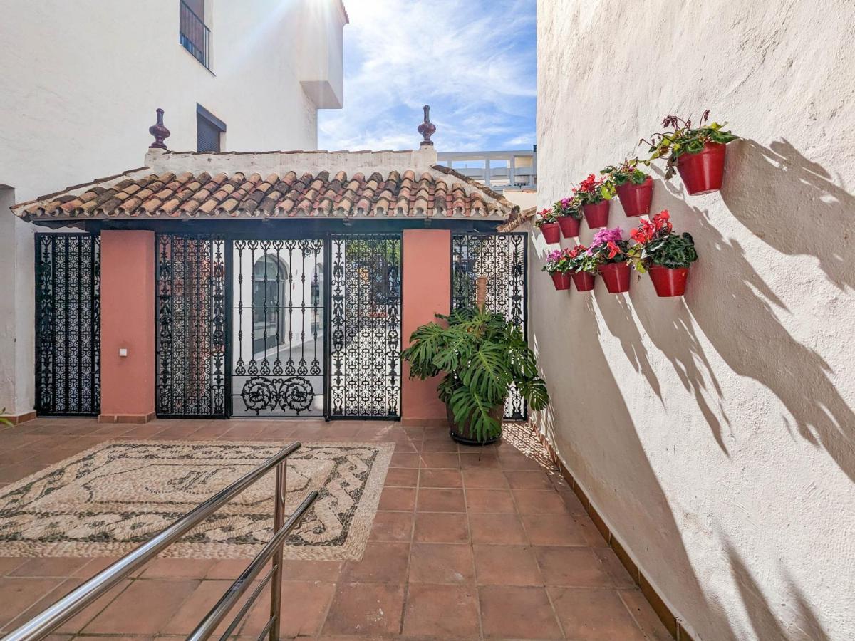 Apartamento Harbor Getaway In The Heart Of Puerto Banus With Walking Dictance To Everything *